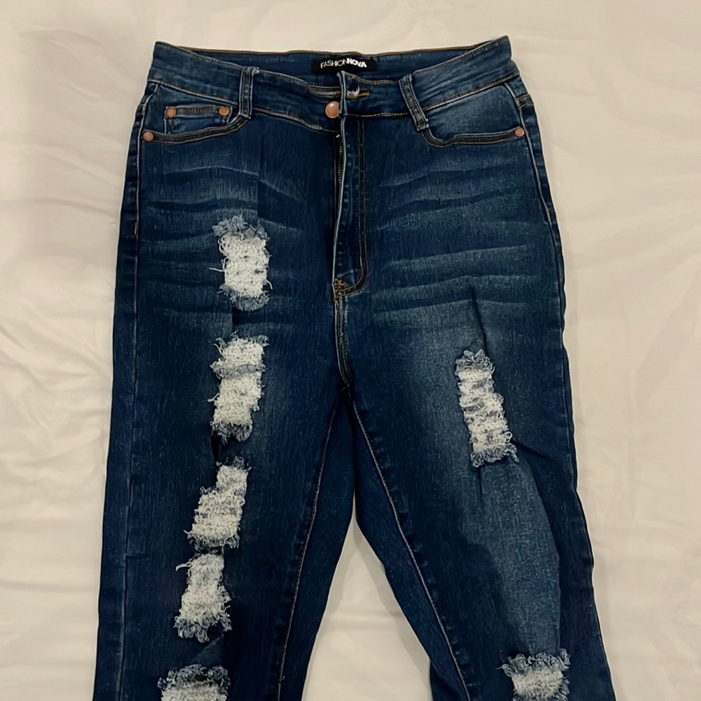 High waisted, stretchy jeans